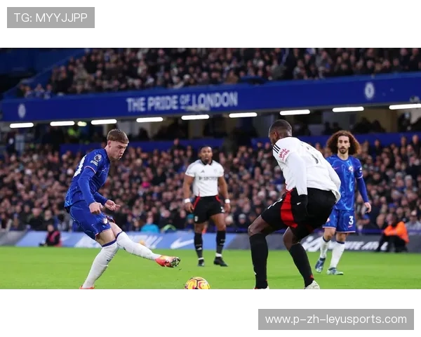 切尔西边路快速渗透制造混乱，帕尔默打门稍高